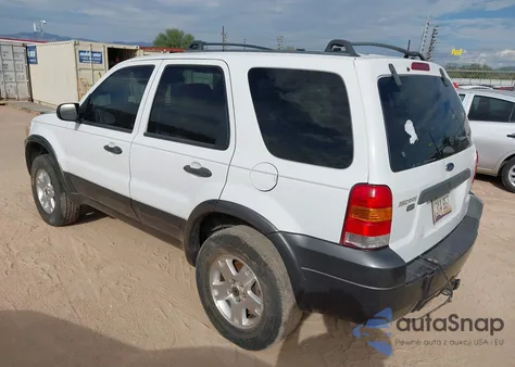 2005 Ford Escape Xlt from USA, damaged, VIN 1FMYU93105KA15847